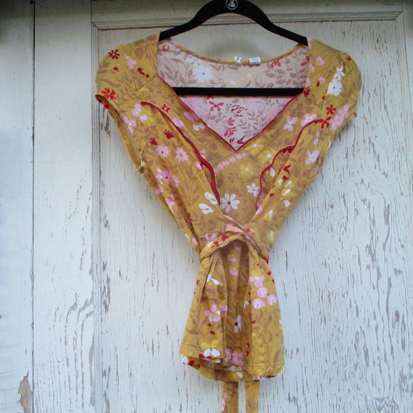 Anthropologie’s Moth Top Women's S Yellow Floral Short Sleeve Pink & Red Flowers - Picture 4 of 13